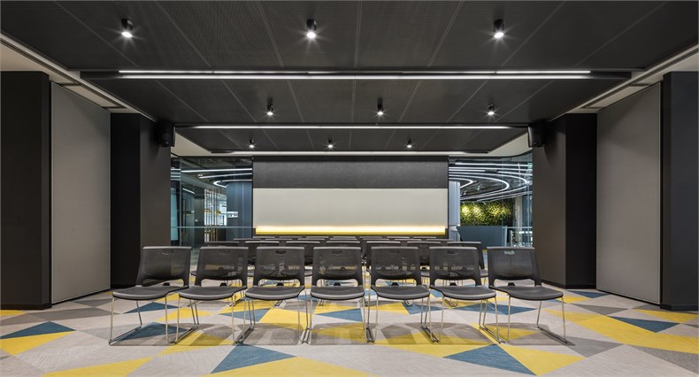 580m²深圳科技公司办公室装修设计案例