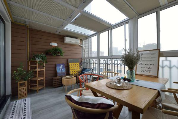 青岛装修设计：80㎡带露台的房子装修，有阳光餐厅和花园！